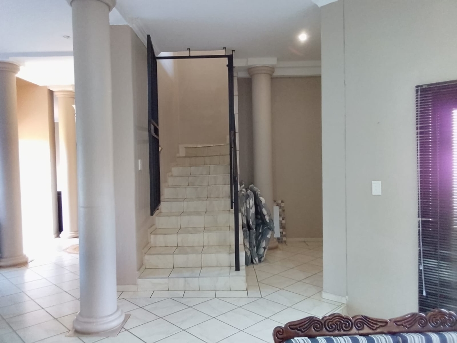 To Let 4 Bedroom Property for Rent in Safari Gardens North West